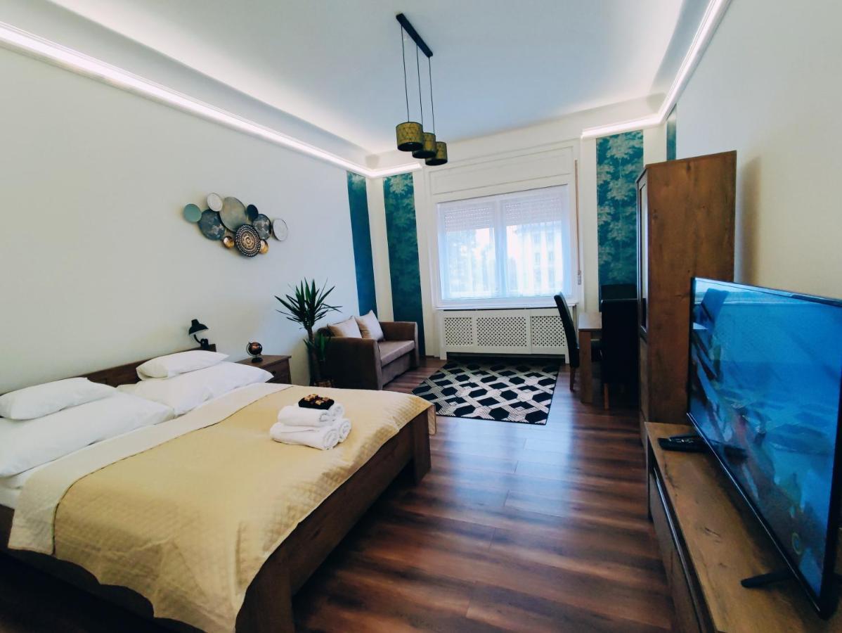 Central Palace Apartman Дебрецен Екстериор снимка