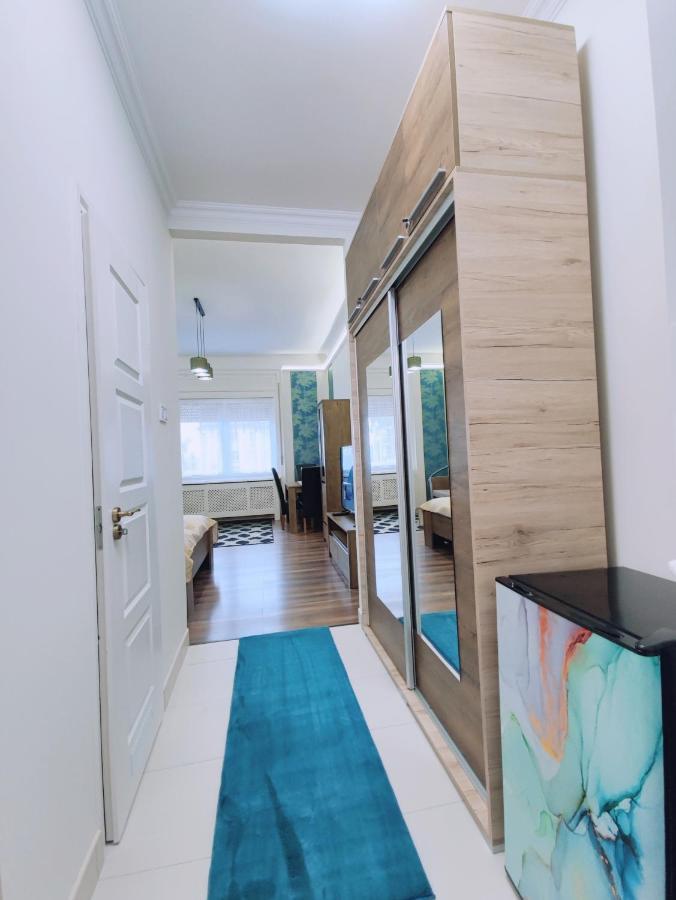 Central Palace Apartman Дебрецен Екстериор снимка