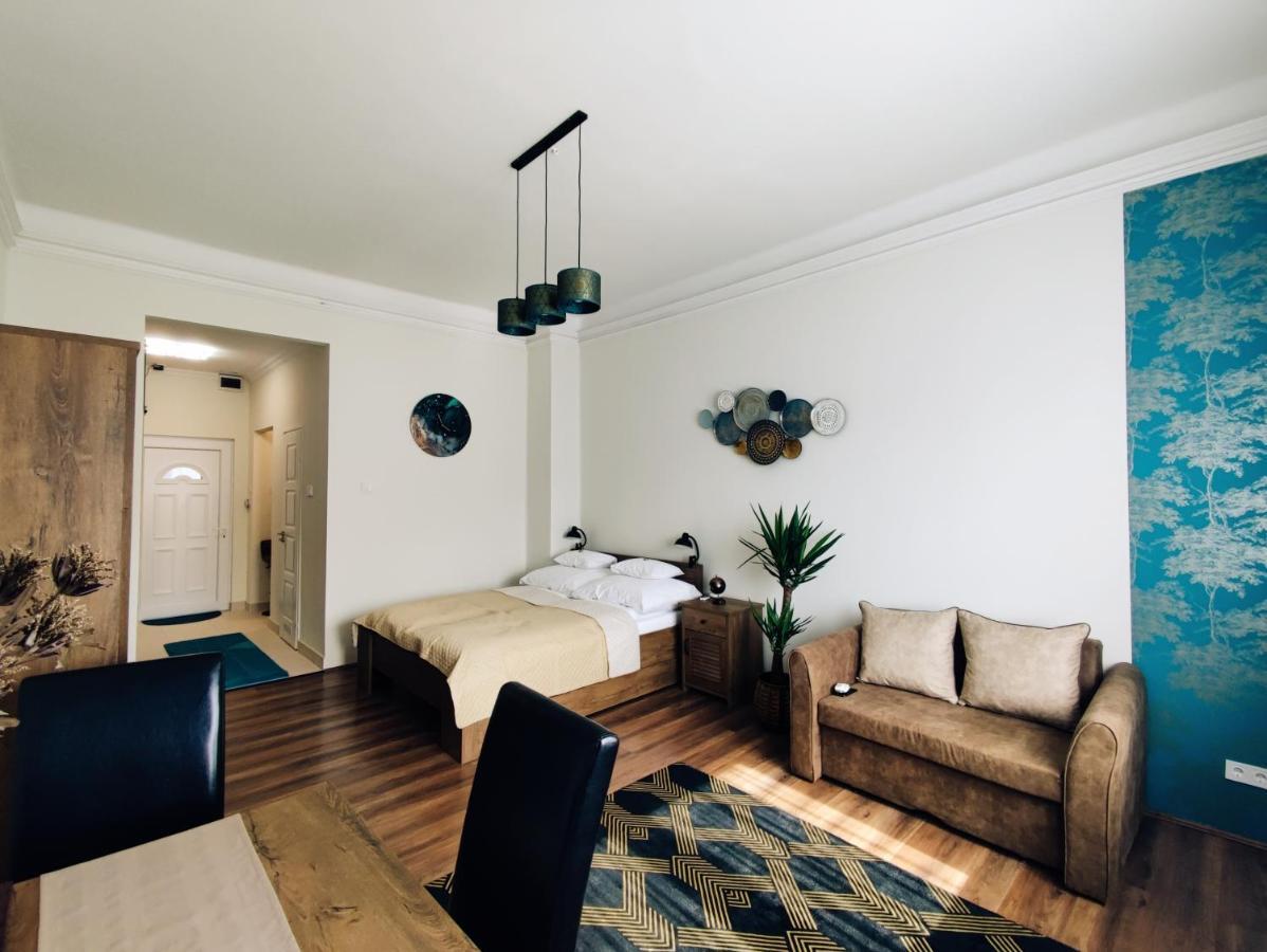 Central Palace Apartman Дебрецен Екстериор снимка