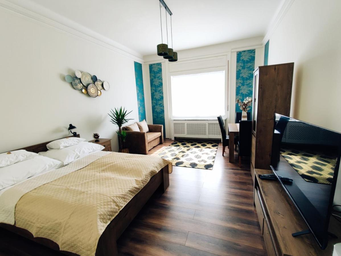 Central Palace Apartman Дебрецен Екстериор снимка